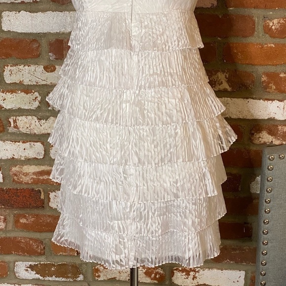 Maggy London White Tiered Sleeveless Burnout Dress Size 6 - Picture 4 of 8